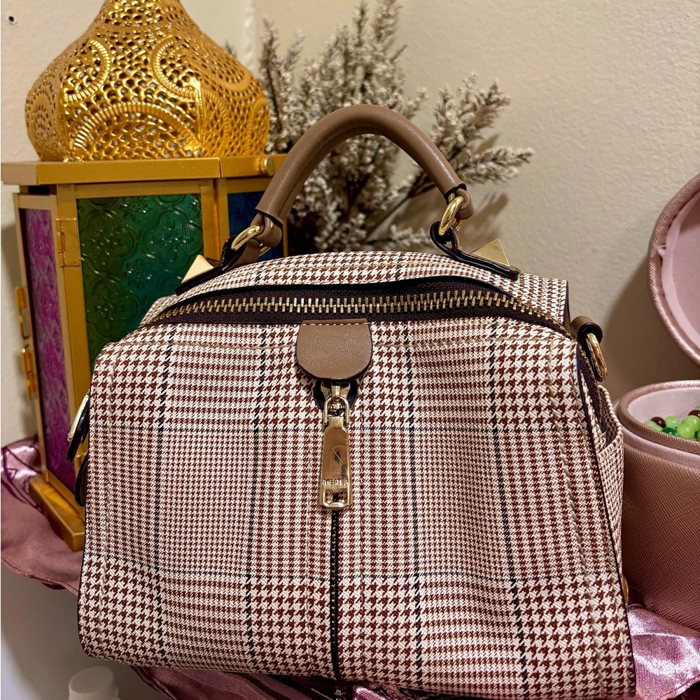 Small brown/creme hand bag
